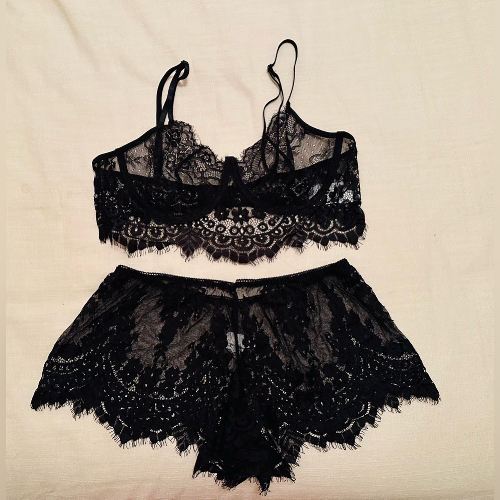 Lace bra/short set